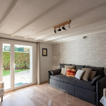 Au 9Eme Art Apartment La Rochefoucauld Exterior photo